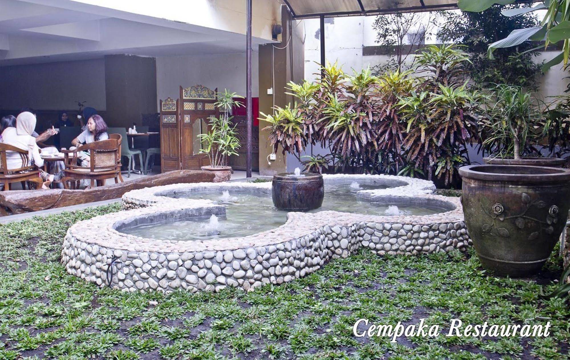 De Batara Hotel Bandung Exterior photo